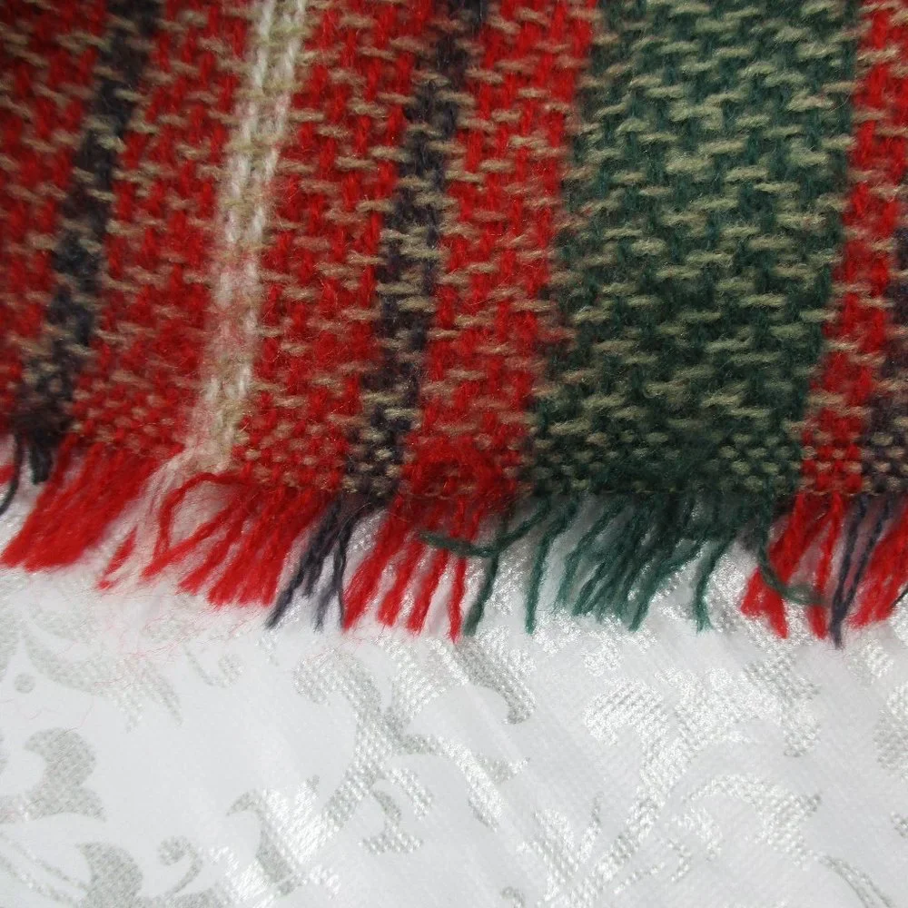 MODCLOTH Red Square Scarf - Picture 5 of 11